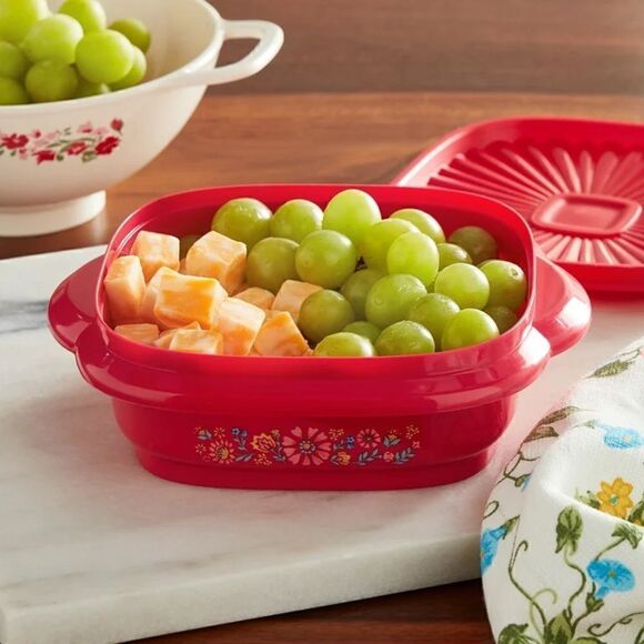 š¦ NewĀ Pioneer Woman (4)- Red Floral 3 Cup Food Storage ContainerāwithāLid - Picture 2 of 8